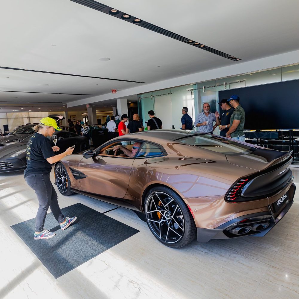 Aston_Martin_&_Blacklabel_1st_CC-47